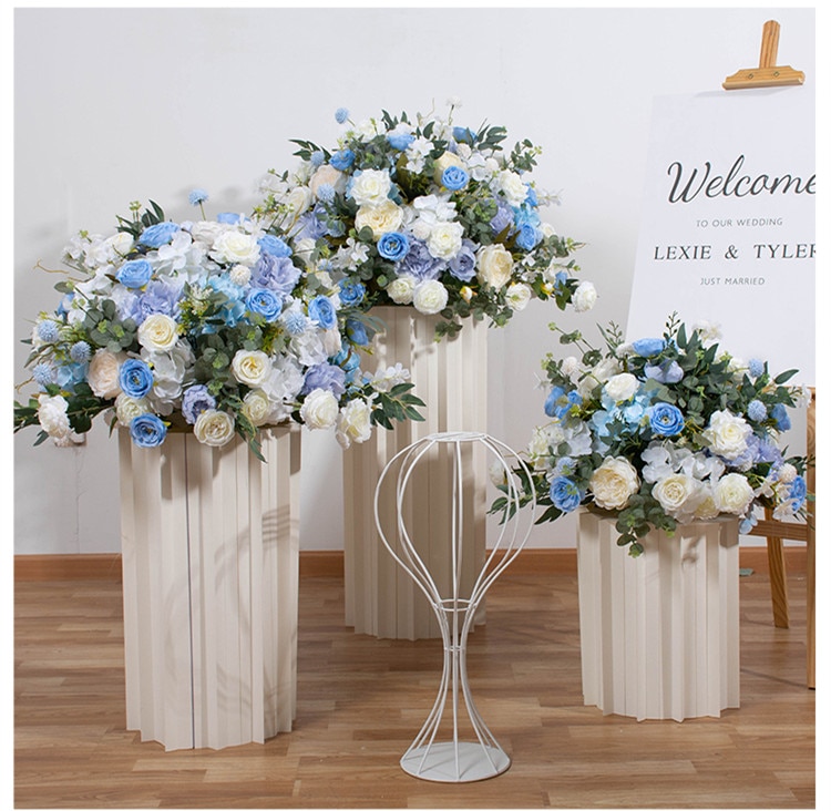 flower arrangement with pampas grass